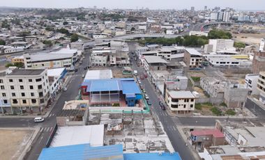 Edificio Tarqui Plaza Comercial Municipal