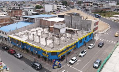 Edificio Tarqui Plaza Comercial Municipal