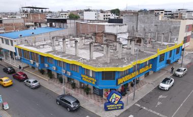Edificio Tarqui Plaza Comercial Municipal