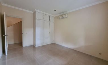 Town House di Pejaten dgn Kolam Renang dan Taman & Siap Huni Kondisi Unfurnished HSE-A0456