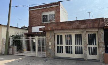 Casa 3 dormitorios y cochera - Las Delicias