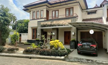 Rumah Mewah Full Furnish Di Perum Elite Jogja Regency Timur AMPLAZ