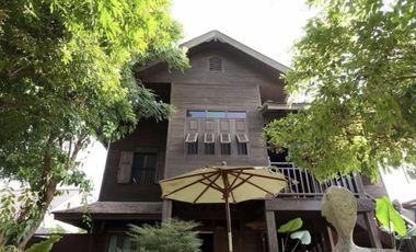 8 Bedroom House for rent in Wat Ket, Chiang Mai