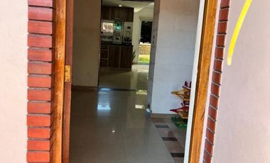 CHALET 6 AMBIENTES CON FONDO, GALPON Y PARQUE - SAN JUSTO