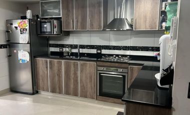 CHALET 6 AMBIENTES CON FONDO, GALPON Y PARQUE - SAN JUSTO