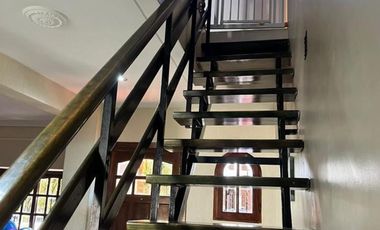 CHALET 6 AMBIENTES CON FONDO, GALPON Y PARQUE - SAN JUSTO