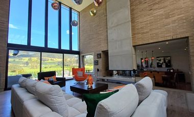 casa en arriendo en valle alto. Cod A8002789