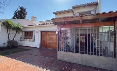 casa a la venta de 4 dormitorios con pileta en zona norte