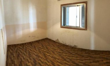 PH FRENTE CON LOCAL Y ENTRADA DE AUTO