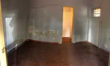 PH FRENTE CON LOCAL Y ENTRADA DE AUTO