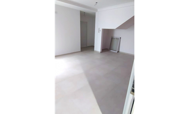 PARON 6700 PH DE DOS AMBIENTES CON PATIO A ESTRENAR