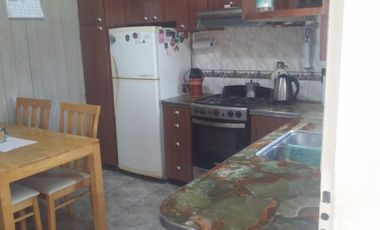 CHILAVERT. CAMPICHUELO Y 26 DE JULIO. CASA 3 AMBIENTES  CON ENTRADA PARA VARIOS AUTOS Y GRAN FONDO LIBRE