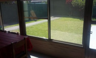 CHILAVERT. CAMPICHUELO Y 26 DE JULIO. CASA 3 AMBIENTES  CON ENTRADA PARA VARIOS AUTOS Y GRAN FONDO LIBRE