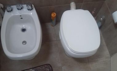 CHILAVERT. CAMPICHUELO Y 26 DE JULIO. CASA 3 AMBIENTES  CON ENTRADA PARA VARIOS AUTOS Y GRAN FONDO LIBRE