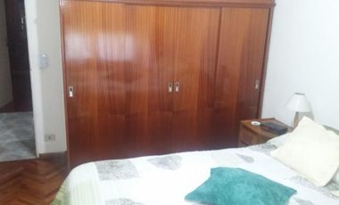 CHILAVERT. CAMPICHUELO Y 26 DE JULIO. CASA 3 AMBIENTES  CON ENTRADA PARA VARIOS AUTOS Y GRAN FONDO LIBRE