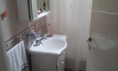 CHILAVERT. CAMPICHUELO Y 26 DE JULIO. CASA 3 AMBIENTES  CON ENTRADA PARA VARIOS AUTOS Y GRAN FONDO LIBRE