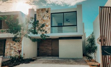 Townhouse en privada residencial en Conkal, con amenidades