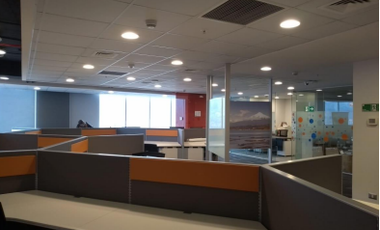 Oficina en Arriendo en Esquina de Avenida Andrés Bello con Bucarest