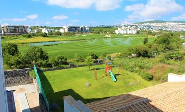 PH en venta en Zibata con excelente vista al campo de golf y al valle