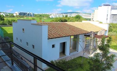 PH en venta en Zibata con excelente vista al campo de golf y al valle