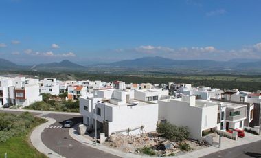 PH en venta en Zibata con excelente vista al campo de golf y al valle