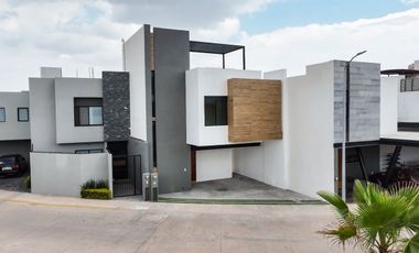 CASA EN PRIVADA CIMERA