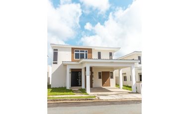 Se vende casa en Senderos Costa Verde, La Chorrera MMM