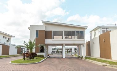 Se vende casa en Senderos Costa Verde, La Chorrera MMM
