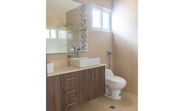 Se vende casa en Senderos Costa Verde, La Chorrera MMM