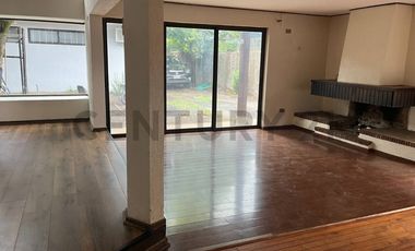 CASA Y LOCAL COMERCIAL EN VENTA FRENTE PLAZA MULCHÉN