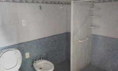 DEPARTAMENTO EN VENTA EN PLENO CENTRO DE LA CIUDAD, EXCELENTE UBICACIÓN.-