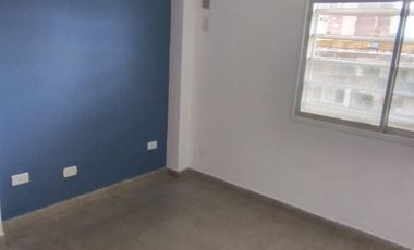DEPARTAMENTO EN VENTA EN PLENO CENTRO DE LA CIUDAD, EXCELENTE UBICACIÓN.-