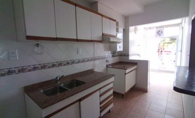 DEPARTAMENTO EN VENTA EN PLENO CENTRO DE LA CIUDAD, EXCELENTE UBICACIÓN.-