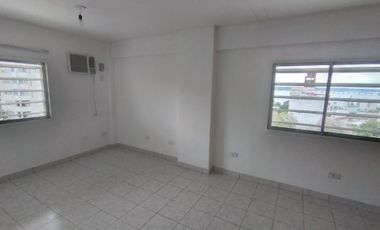 DEPARTAMENTO EN VENTA EN PLENO CENTRO DE LA CIUDAD, EXCELENTE UBICACIÓN.-