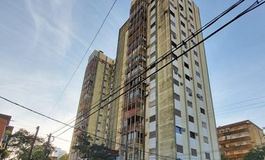 DEPARTAMENTO EN VENTA EN PLENO CENTRO DE LA CIUDAD, EXCELENTE UBICACIÓN.-