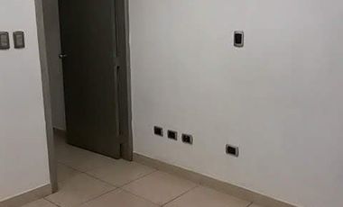 Amplio local en venta - centro comercial Las Vitrinas (J Luna)