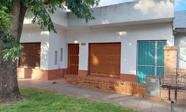 Casa para 2 Familias en venta en Ezpeleta Este