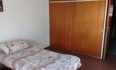 AMPLIO DEPARTAMENTO DE 3 AMBIENTES EN PLANTA ALTA.