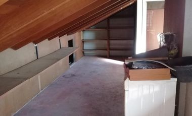 AMPLIO DEPARTAMENTO DE 3 AMBIENTES EN PLANTA ALTA.