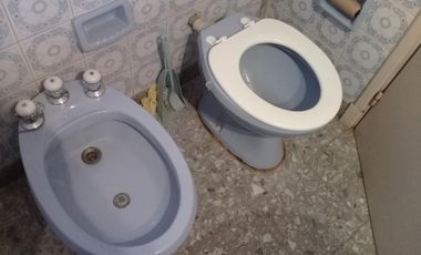 AMPLIO DEPARTAMENTO DE 3 AMBIENTES EN PLANTA ALTA.