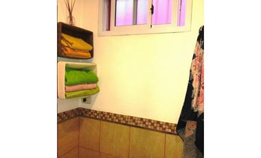 CHALET DE 3 AMBIENTES C/ COCHERA MAS Dto DE 2 AMB C/ BALCON A LA CALLE