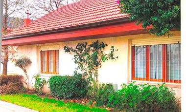 CHALET DE 3 AMBIENTES C/ COCHERA MAS Dto DE 2 AMB C/ BALCON A LA CALLE