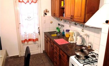 CHALET DE 3 AMBIENTES C/ COCHERA MAS Dto DE 2 AMB C/ BALCON A LA CALLE