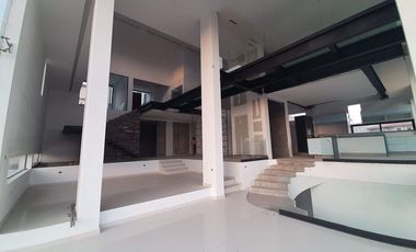 Espectacular residencia nueva única en Bosque Real