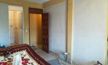 Casa de Dos Niveles, Tres Recamaras y Ubicada en Esquina.