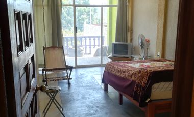 Casa de Dos Niveles, Tres Recamaras y Ubicada en Esquina.