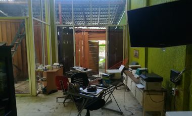 Casa de Dos Niveles, Tres Recamaras y Ubicada en Esquina.