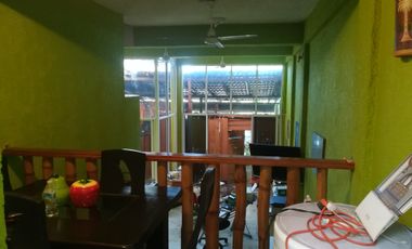 Casa de Dos Niveles, Tres Recamaras y Ubicada en Esquina.