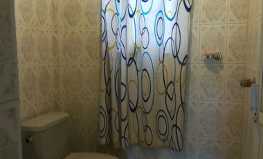 Casa de Dos Niveles, Tres Recamaras y Ubicada en Esquina.