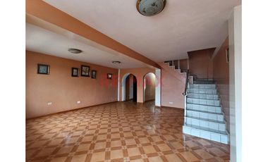 Se Vende Casa De 3 Pisos En Huascar. San Juan De Lurigancho